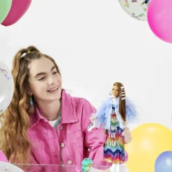 Barbie Munecas Y Peluches*Muneca Morena Articulada Con Vestido Arcoiris, Accesorios De Moda Y Mascota Extra